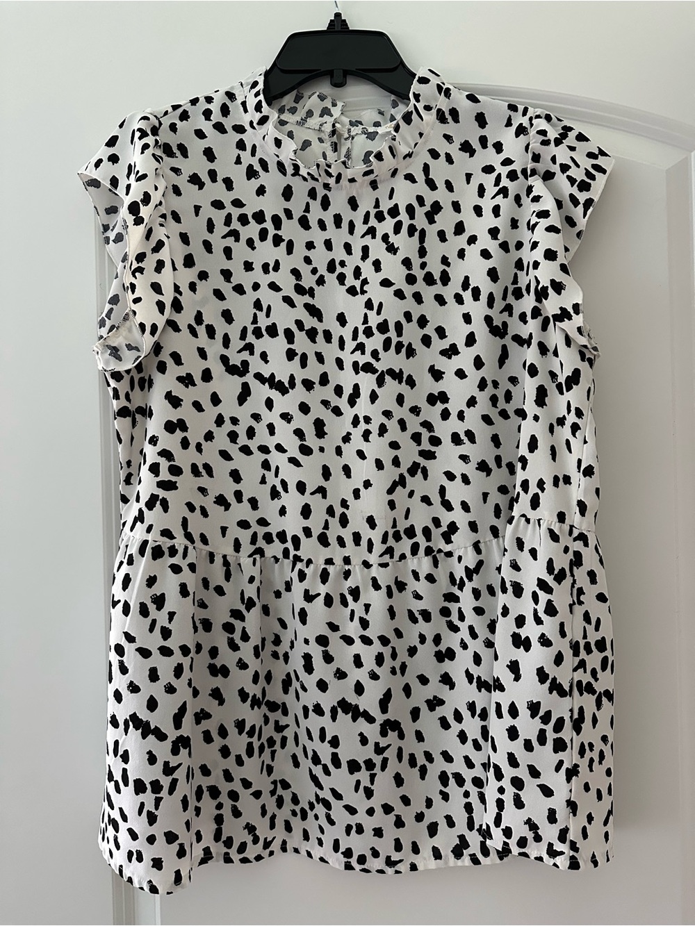 Women’s Black and White Printed Ruffle Sleeve Blouse